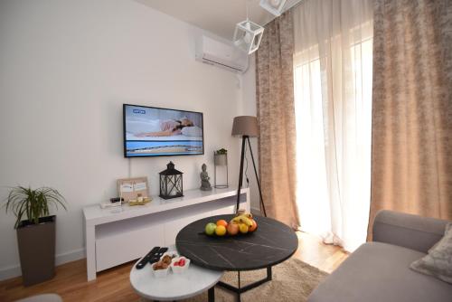 a living room with a table with fruit on it at Apartman Allena Trebinje in Trebinje