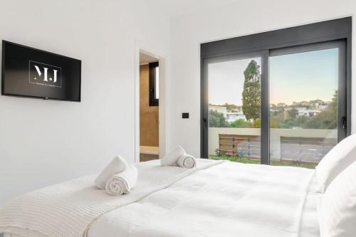 Maison Du Jardin 2-Bedroom Apartment Private Outdoor Jacuzzi