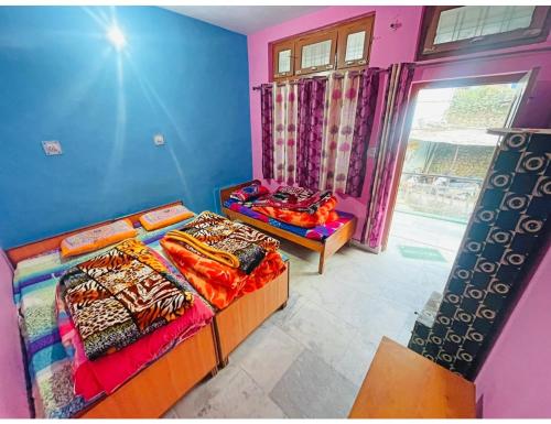 A bed or beds in a room at Hotel Maharishi, Uttarkashi