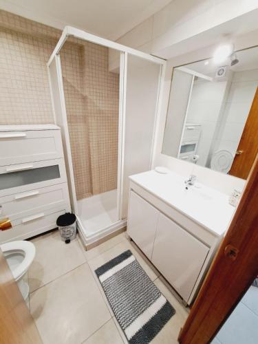 Et badeværelse på T1, proche plage et commerces