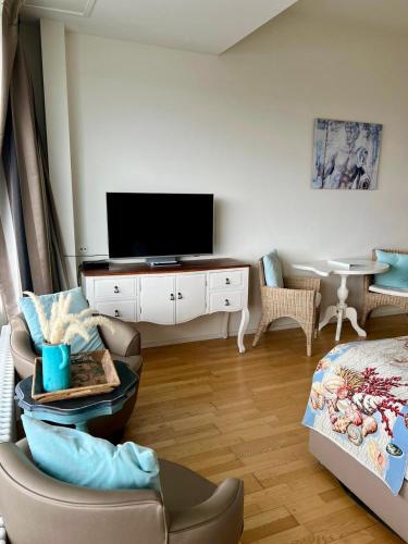 A television and/or entertainment centre at Annet's Studio