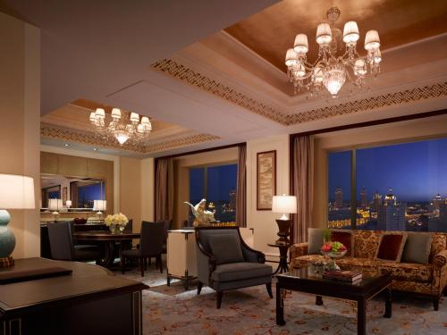 a living room with a chandelier and a dining room at Shangri-La Manzhouli in Manzhouli