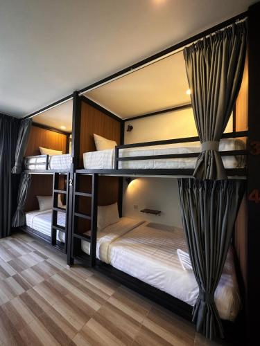 Gallery image of Monsoon Riverside Hotel in Phnom Penh