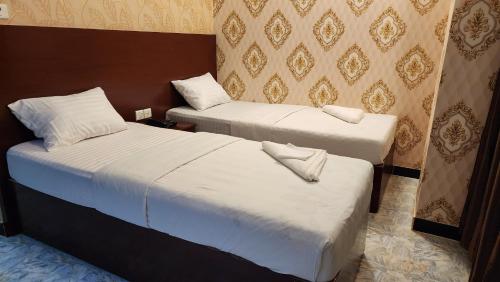Ένα ή περισσότερα κρεβάτια σε δωμάτιο στο Sunset Bay Hotel