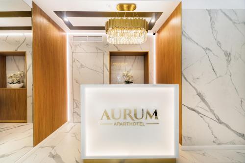 a lobby with a sign for numm antiques at Aurum Aparthotel - Nowe Apartamenty blisko Plaży - Neue Appartements in Strandnähe in Świnoujście