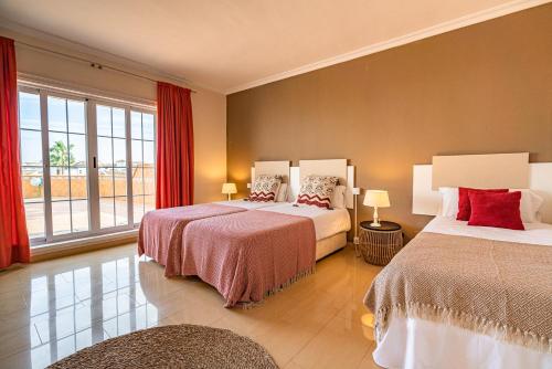 Lirios Village Marbella - Private Villas, Unbeatable Location, Heated Pools