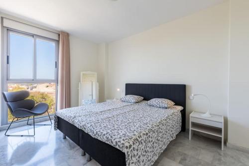 Postel nebo postele na pokoji v ubytování 89-Penthouse Apartment with Stunning Views, Fuengirola