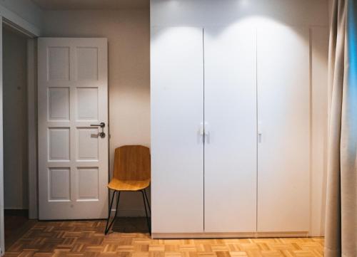 a room with a white closet and a chair at MOLO house - cosy house with sunny garden and bbq in silent surroundings - near the BEACH - ideal for families and quiet groups - 15 km from BRUGES in Blankenberge