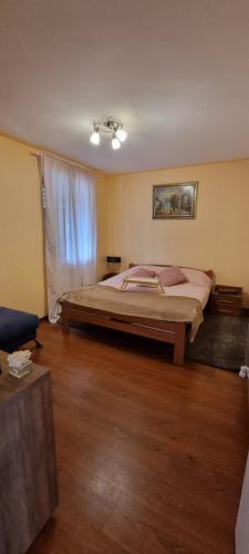 Postel nebo postele na pokoji v ubytování Vinogradski konak Belgrade, Sopot,Kosmaj
