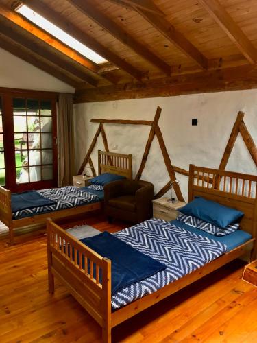 two beds in a room with wooden floors at Finca Casa Madera 1 in Icod de los Vinos