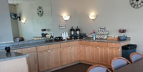 a bar with wooden cabinets and chairs in a room at Cliff Dweller on Lake Superior in Tofte