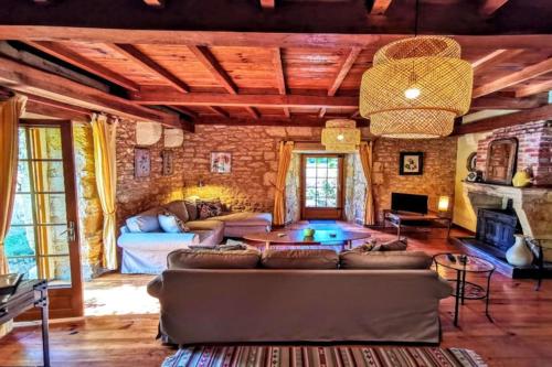 Photo de la galerie de l'établissement La Fermette, Le Banquet aux Eyzies, à Le Repaire