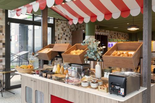 a food counter with boxes of food on it at ibis Styles Versailles Saint Quentin en Yvelines in Saint-Cyr-lʼÉcole