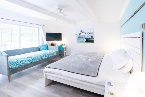 a bedroom with a bed and a window at Canalside Inn in Rehoboth Beach
