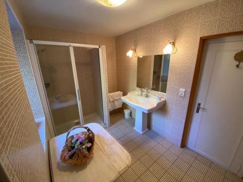 Koupelna v ubytování Chambre d'hôtes sur les bords de la Dordogne