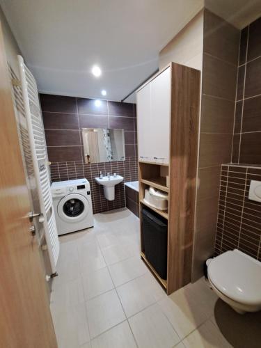 A bathroom at Apartman Alma