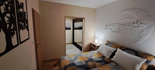 A bed or beds in a room at Apartman Alma