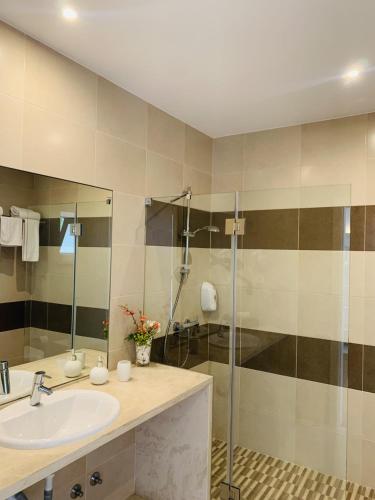 a bathroom with a sink and a shower at Casa Branca in Tavira
