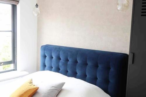 a blue headboard of a bed in a bedroom at Alkmaar center apartment close to station in Alkmaar