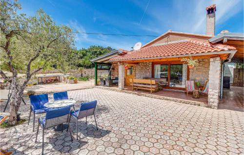 Gallery image of Stunning Home In Cunski With Jacuzzi, Wifi And 3 Bedrooms in Čunski