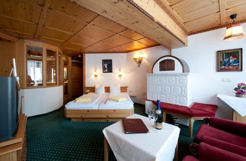 Postel nebo postele na pokoji v ubytování Hotel St Hubertus