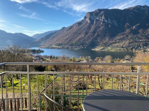 a view of a lake and a mountain at Casa Carla Typ 3 in Crone