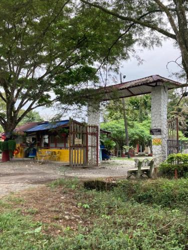 a park with a bench in front of a building at Casa de descanso - Finca Los Primos in San Luis de Cubarral