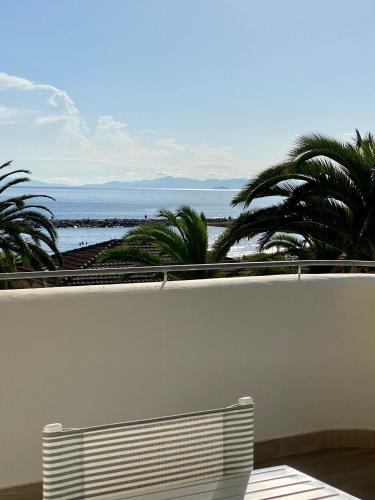 a bench sitting on a balcony overlooking the ocean at Via Firenze 11 in Follonica