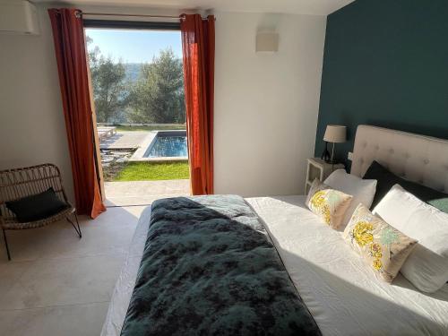 Un lugar para sentarse en AQUARIUS IN CASSIS, Chambres d'Hôtes