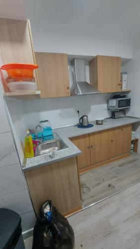 a kitchen with a sink and a counter top at Residencial Condado in Faro