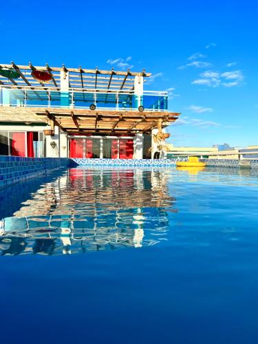 a pool of water in front of a building at Hotel Dubaird in Santo Domingo