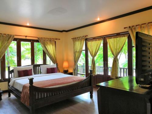 Postel nebo postele na pokoji v ubytování Seashell Resort Koh Tao-SHA Plus