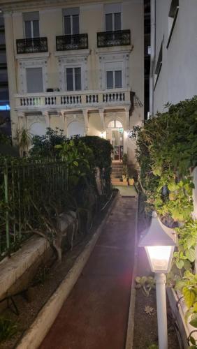 Το κτήριο όπου στεγάζεται  το ξενοδοχείο