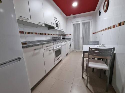Kuchyň nebo kuchyňský kout v ubytování 22A02 Moderno apto Arriondas