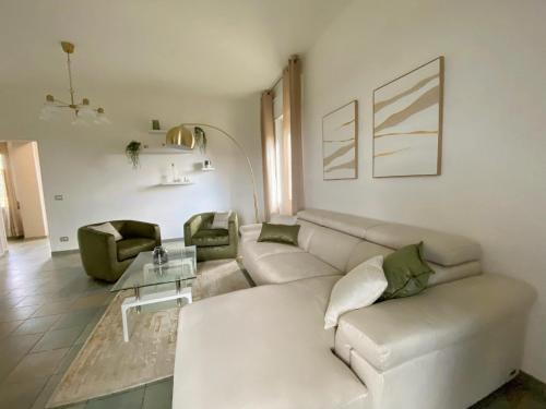 a living room with a couch and two chairs at Villa Boeddu, relax tra mare e campagna in Alghero