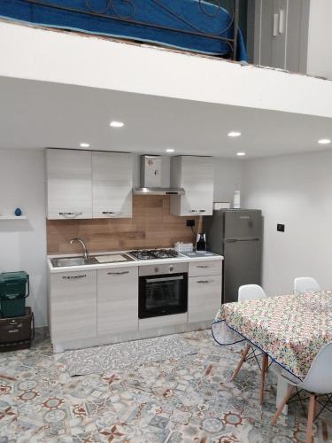 Η κουζίνα ή μικρή κουζίνα στο House Aury