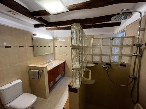 Ένα μπάνιο στο Apartaments rurals CAL PARRO, Batea (Terra Alta)