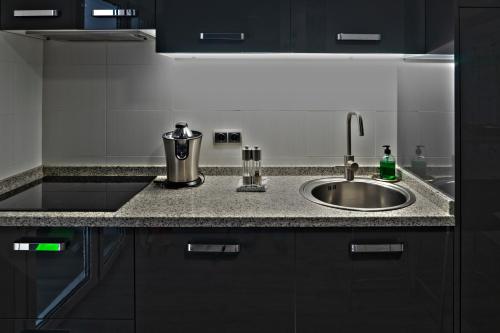 a kitchen counter top with a sink and a counter top at Luengo House in León