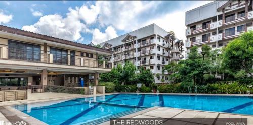 Kolam renang di atau dekat dengan FULLY FURNISHED 2 BEDROOM next to SM FAIRVIEW and TERRACES QC by The Redwoods