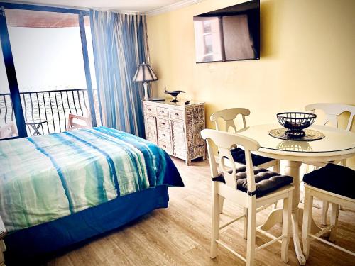 Кровать или кровати в номере Ocean Front 53 Steps