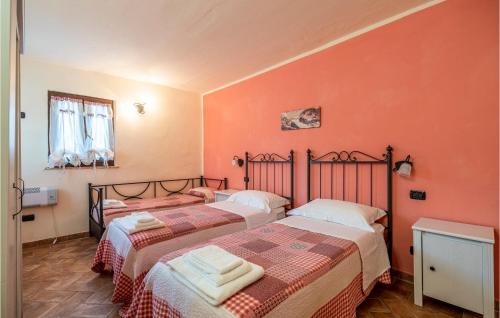 מיטה או מיטות בחדר ב-Lovely Home In San Giovanni With Wifi