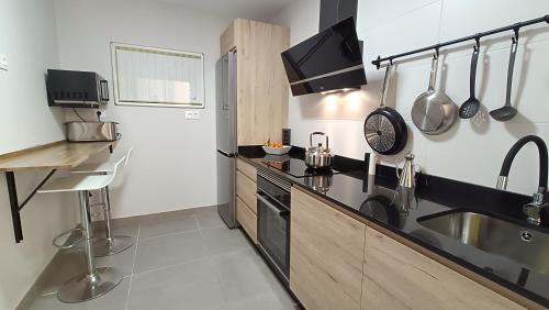 a kitchen with a sink and a counter top at Kiana Mirador Sherry, parking gratis in Jerez de la Frontera