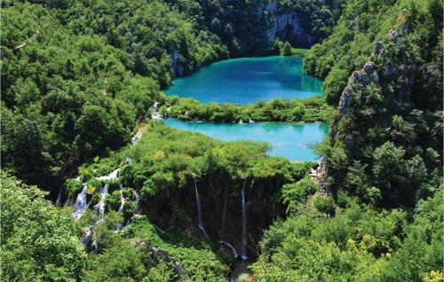a view of a lake in the mountains at 3 Bedroom Stunning Apartment In Gracac in Gračac