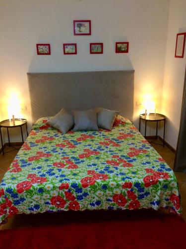 Ένα ή περισσότερα κρεβάτια σε δωμάτιο στο Guesthouse Villa Rosa Berat