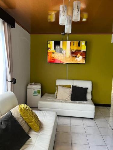 Only 5 min away from SJO Airport!