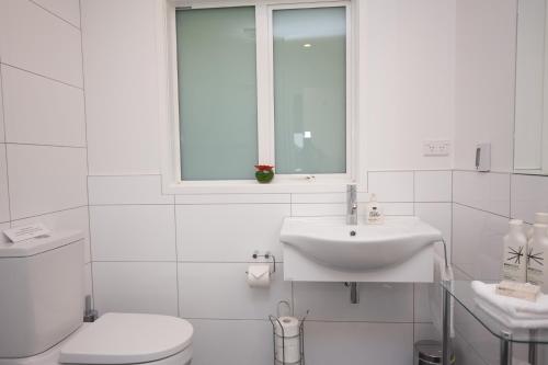 Ein Badezimmer in der Unterkunft Treghan Luxury Lodge