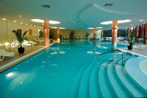 Swimmingpoolen hos eller tæt på Apollo Spa Resort - All-Inclusive , Indoor & Outdoor Pools & Individual AC in Every Room