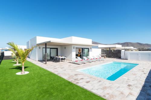 Villa Mifaya by Villa Plus