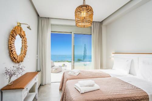 Кровать или кровати в номере Villa Owls Secret by Villa Plus