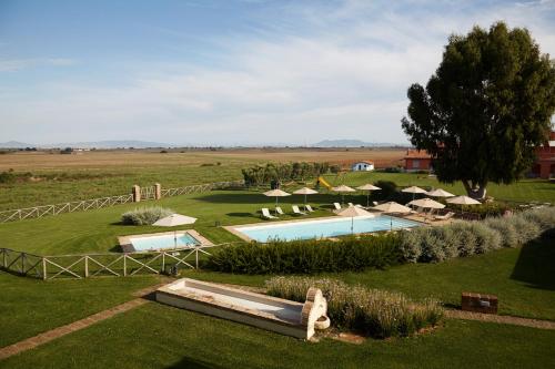 The swimming pool at or close to Agriturismo Piani Della Marina